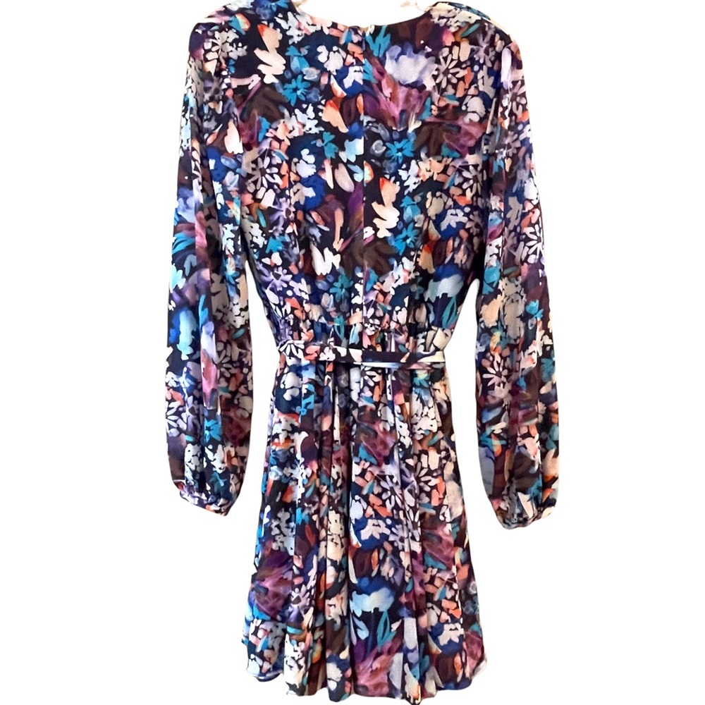 BELLE BADGLEY MISCHKA BLUE PURPLE MULTICOLOR FLORAL V-NECK MINI DRESS - Picture 3 of 16